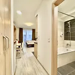 Lumen - Corvin 2 Apartament *